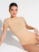 Kurzärmliger Bodysuit mit Rundhalsausschnitt - Hautfarben